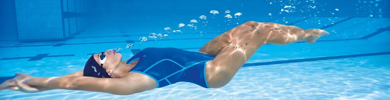 Waarom een andere omgeving je zwemprestaties kan verbeteren